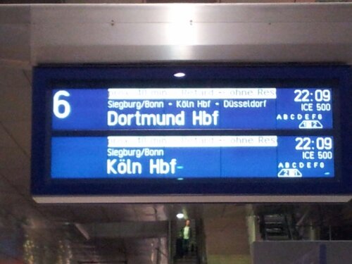 Eine Anzeigetafel der Deutschen Bahn am Flughafenfernbahnhof Frankfurt am Main | Foto: Martin Krauß