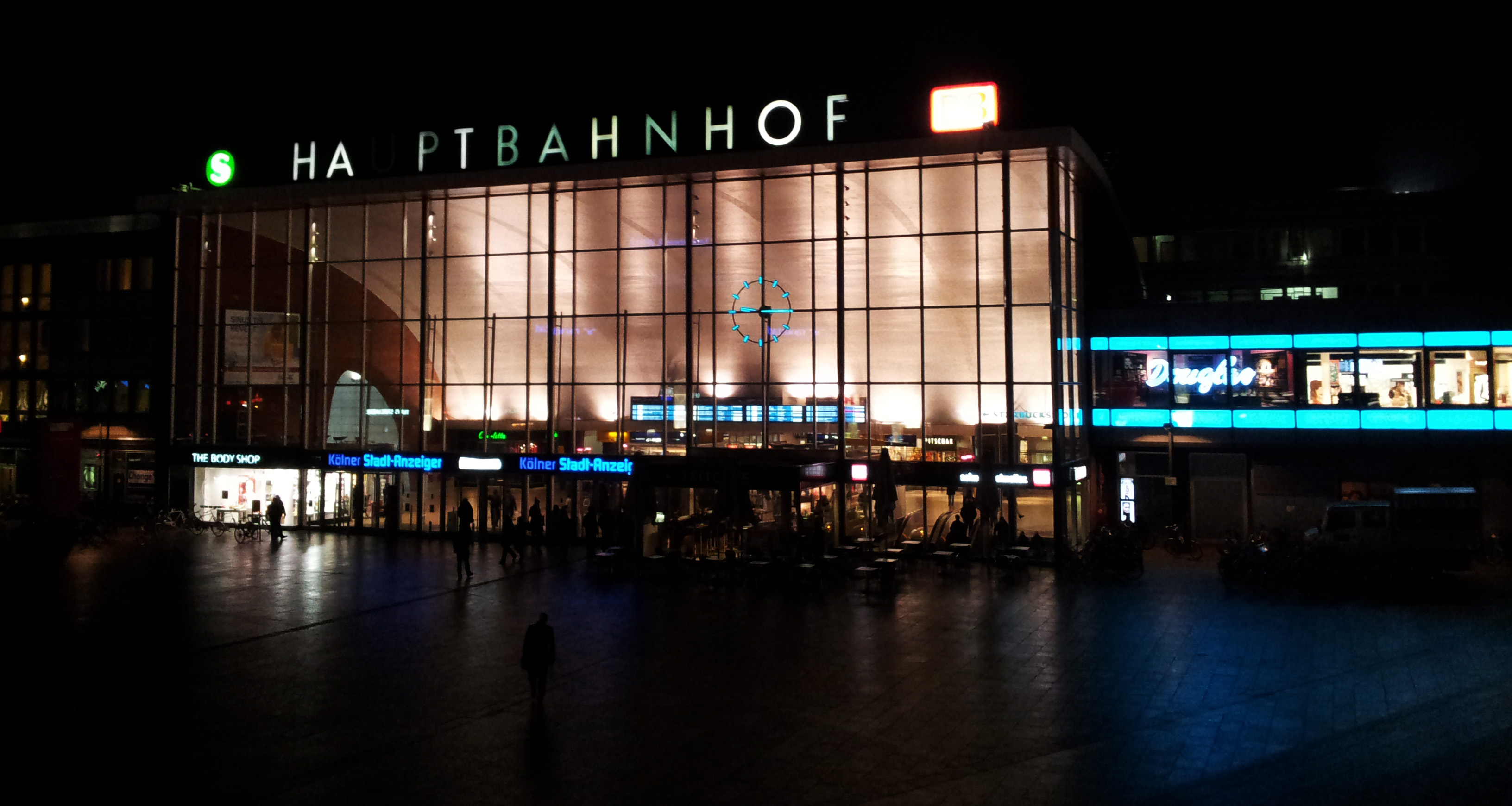 Köln Hauptbahnhof bei Nacht | Foto: Martin Krauß